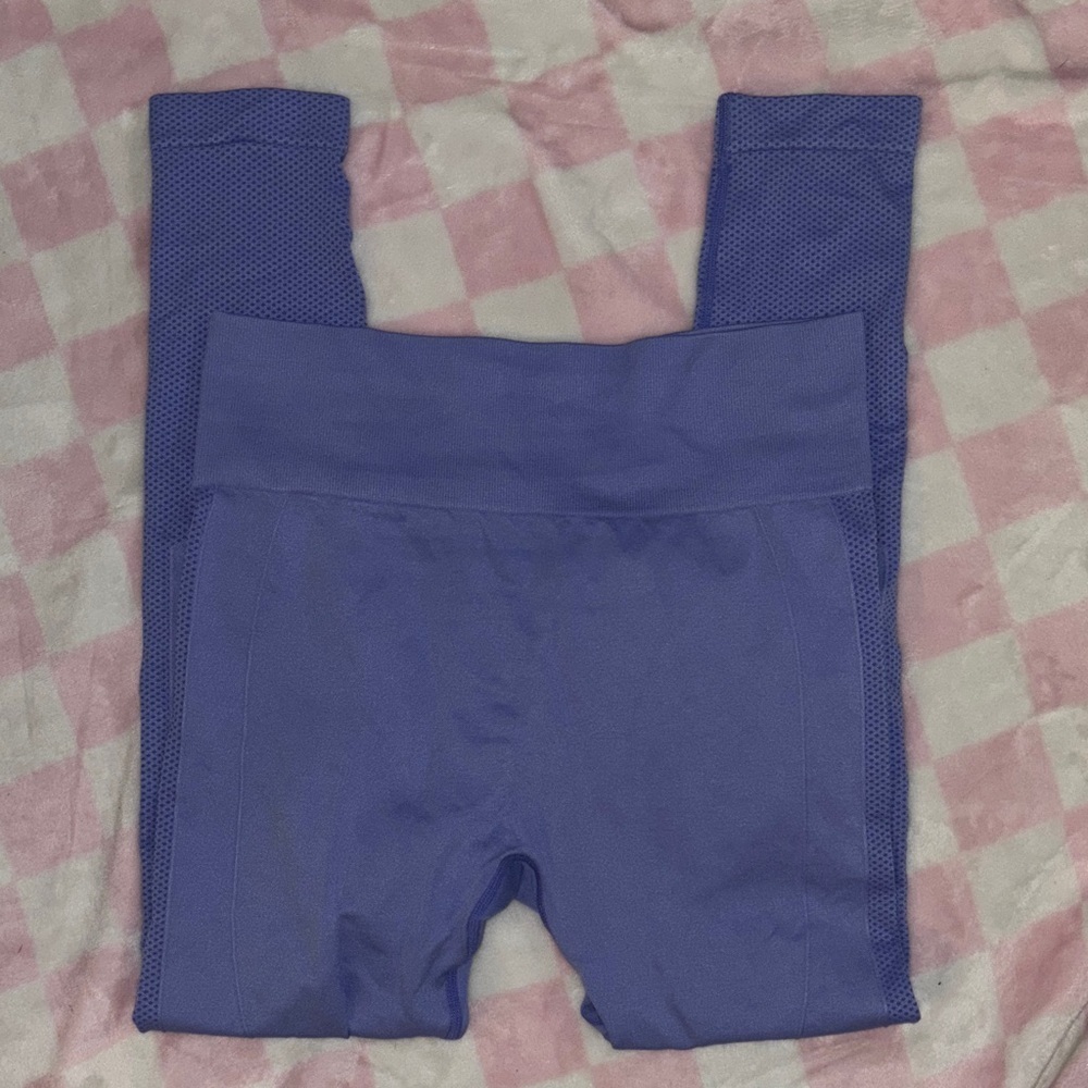 Lavender butt enhancing Leggings - Picture 2 of 7